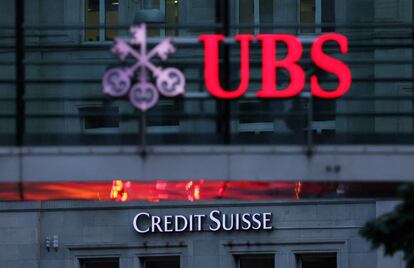 Montaje con los logos de UBS y Credit Suisse.