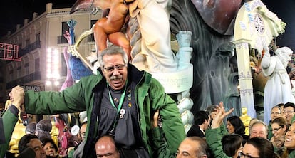 Jesús Barrachina celebra el primer premio para la falla Convento Jerusalén, en Valencia, en una imagen de archivo.