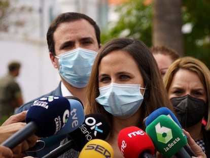 La ministra de Derechos Sociales, Ione Belarra, en el municipio de Breña Baja, en La Palma.