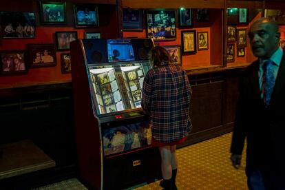 La célebre Jukebox encantada del Earnestine and Hazel's - Memphis.