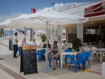 Un chiringuito en Matalascañas en junio del año pasado.