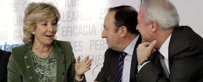 Esperanza Aguirre, Pedro Sanz y Ram&oacute;n Lu&iacute;s Valc&aacute;rcel, durante el Comit&eacute; Ejecutivo del PP.