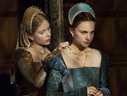 Scarlett Johansson y Natalie Portman, en <i>Las hermanas Bolena. </i>