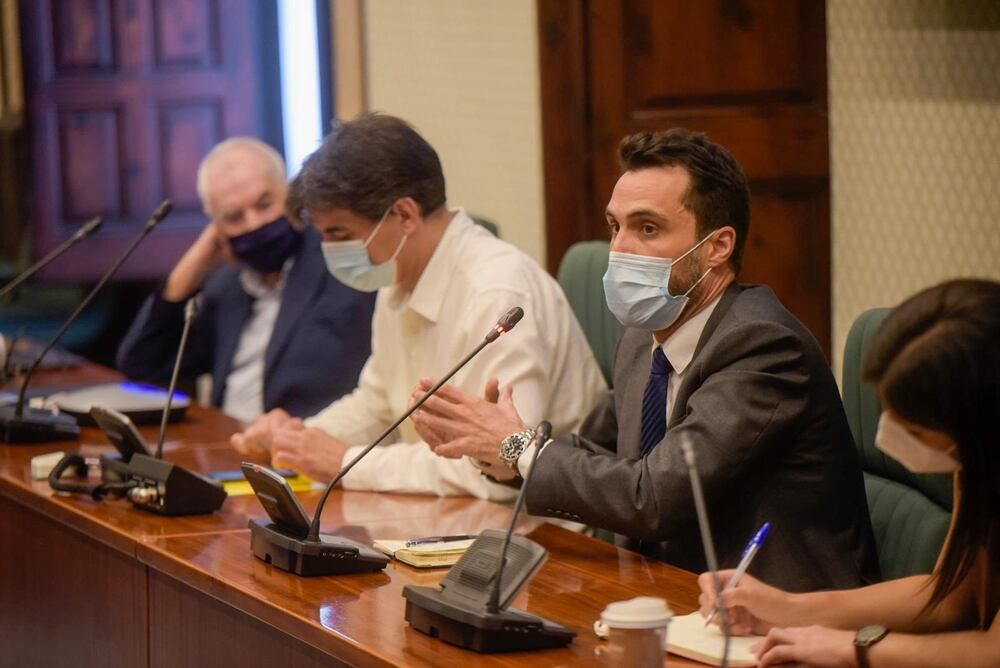 ERC maniobra en el Parlament para que Robles y Marlaska comparezcan por ...