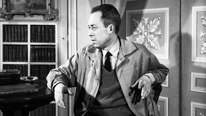 Albert Camus enl  Théâtre Antoine lors, París, en 1959.