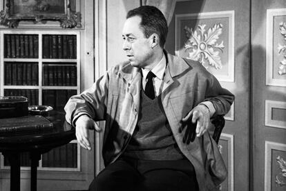 Albert Camus en el Théâtre Antoine lors, París, en 1959.