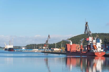 El puerto industrial de Áviles.