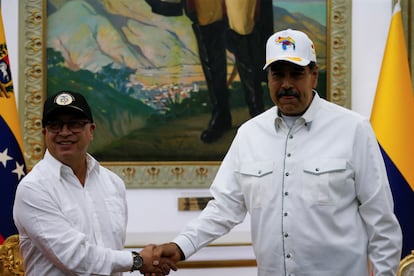 Gustavo Petro y Nicolás Maduro en el Palacio de Miraflores, el 9 de abril.