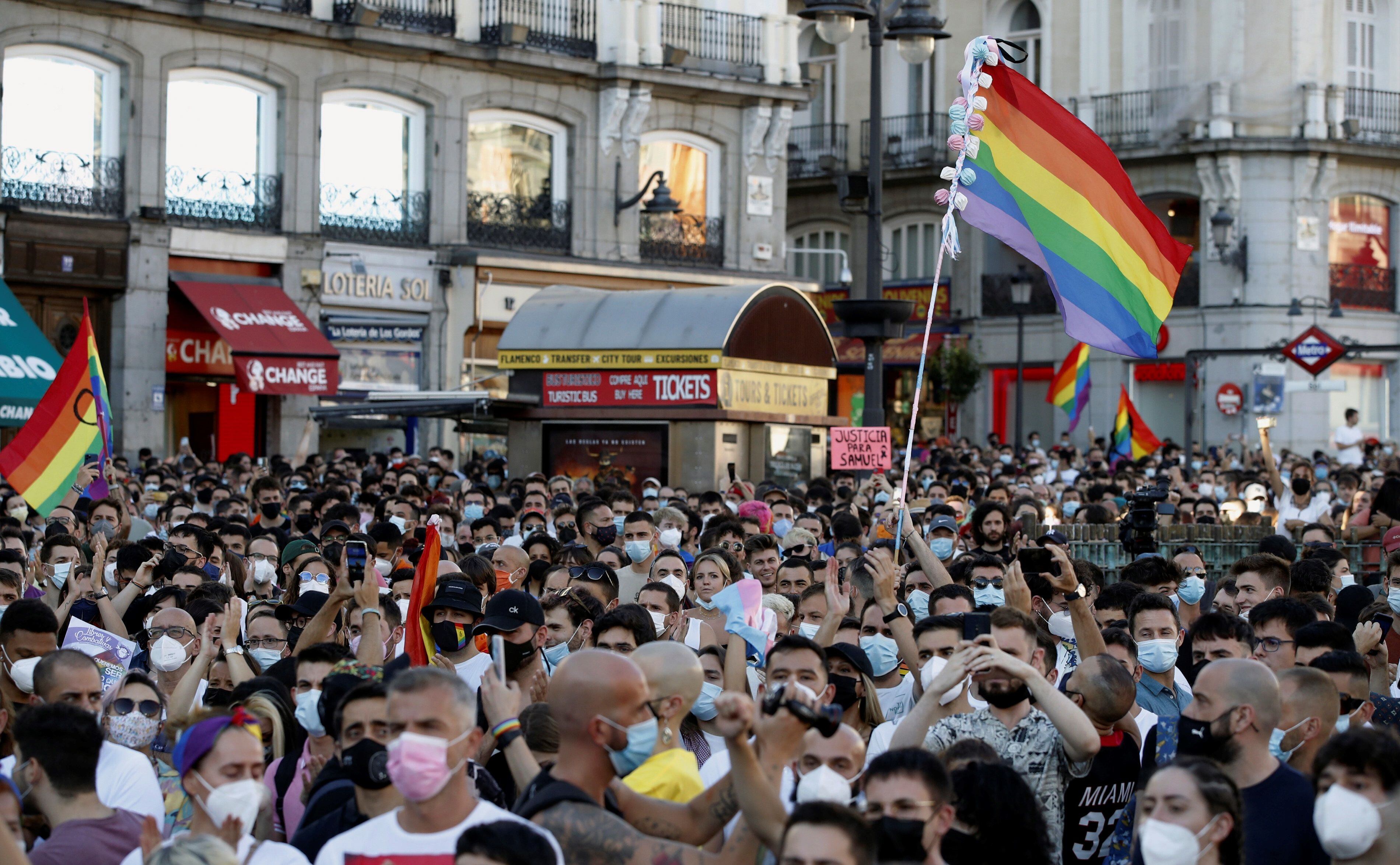 Manifestación celebrada este lunes en la Puerta del Sol, en Madrid, para condenar la brutal agresión que acabó este sábado con la vida de Samuel Luiz.