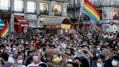 Manifestação na segunda-feira na Puerta del Sol, em Madri, contra a brutal agressão sofrida por Samuel Luiz, jovem gay, de 24 anos, que foi espancado até a morte.