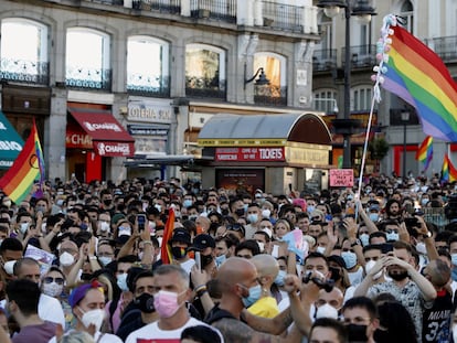 Manifestação na segunda-feira na Puerta del Sol, em Madri, contra a brutal agressão sofrida por Samuel Luiz, jovem gay, de 24 anos, que foi espancado até a morte.