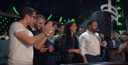 Santiago Abascal y Rocío Monasterio, en una fiesta con los jóvenes votantes de Vox.