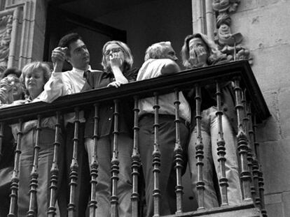 Family members of ETA victim Miguel Ángel Blanco on the balcony of the town hall in Ermua (Vizcaya).