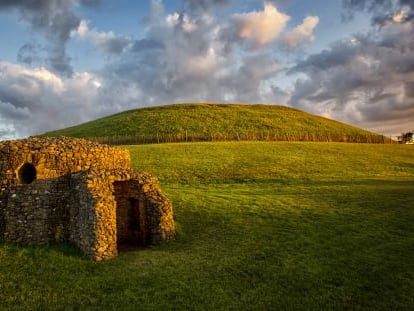 Newgrange, en el valle de Boyne, condado de Meath.