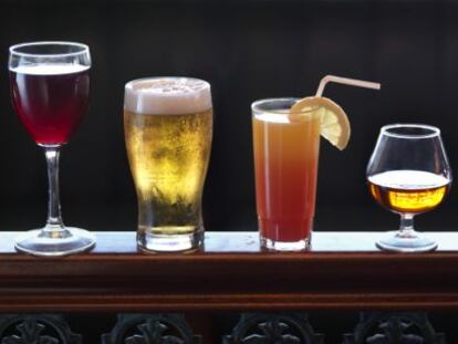 En vaso de tubo se bebe más lento