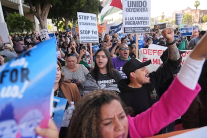 Las protestas comenzaron en el centro de Los Ángeles, después de los operativos.