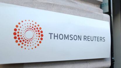 Logotipo de Thomson Reuters en su sede de París.