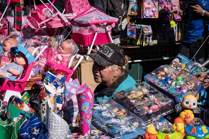 La Policía ha generado un frente de seguridad en San Victorino para que los consumidores puedan comprar los regalos de navidad sin que la inseguridad les afecte.