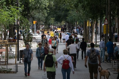 La Calle Consell de Cent en el tramo recien reformado de la Supeilla entre las calles Casanova y Villaroel.