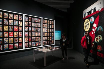 Decenas de portadas de la revista 'Tintín', en la exposición. 