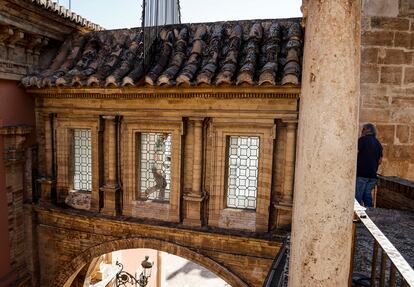 El puente que comunica la Basílica de la Virgen con la Catedral de Valencia, ahora restaurado y abierto a los visitantes.