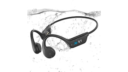 BF 2025 headphones on white background