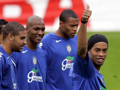 Adriano, Gilberto, Baptista y Ronaldinho, ayer, en el entrenamiento.