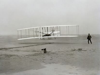 Primer vuelo de los hermanos Wright.
