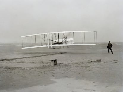 Primer vuelo de los hermanos Wright.