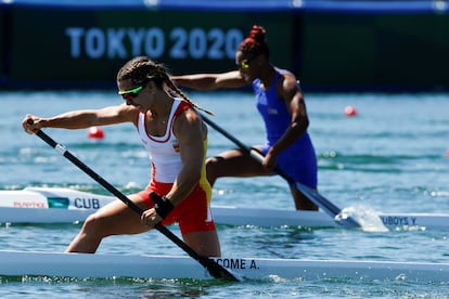 Antia Jácome (I), durante la semifinal del C1-200.