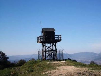 Torre de vigilància contra incendis a Puig d'en Cama Almoster, Baix Camp 