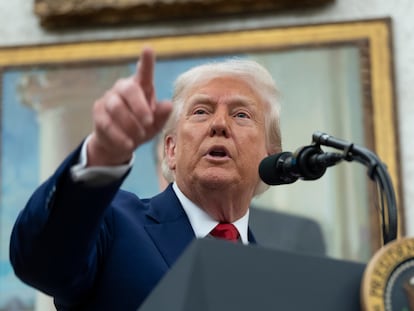 WASHINGTON (United States of America), 28/05/2025.- US President Donald Trump speaks at the swearing-in ceremony for Jeanine Pirro, as interim US Attorney for the District of Columbia, in the Oval Office at the White House in Washington, DC, USA, 28 May 2025. EFE/EPA/Chris Kleponis - Pool via CNP / POOL