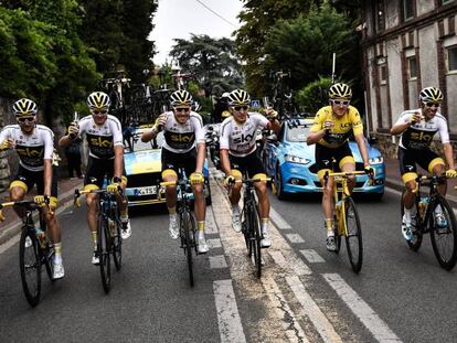 El Sky celebra la victoria deThomas en el Tour 2018.