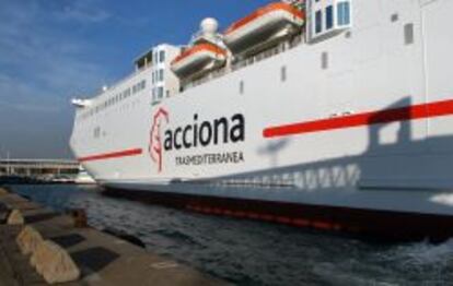 Ferry de Acciona Trasmediterránea.