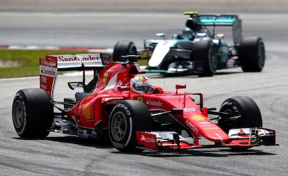 Sebastian Vettel, por delante de Nico Rosberg