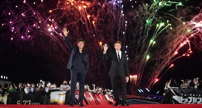 Tom Cruise y el productor Jerry Bruckheimer en Osanbashi Yokohama para el estreno de Top Gun: Maverick