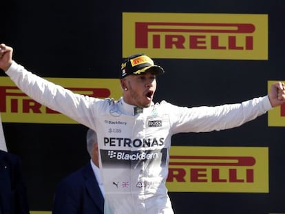 Hamilton celebra el triunfo en Monza.