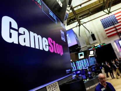 Panel de Gamestop en la Bolsa de Nueva York.