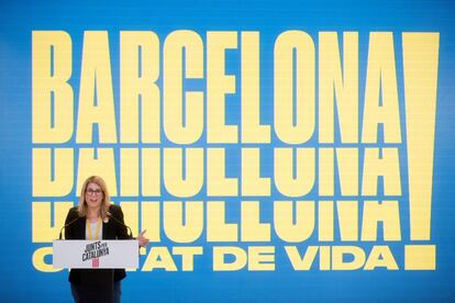 La número dos de JxCat al Ayuntamiento de Barcelona, Elsa Artadi, hace una primera valoración de los sondeos en la sede electoral de la formación en Barcelona.