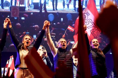 El líder la ultraderecha austriaca, Herbert Kickl, durante el mitin de cierre de campaña del Partido de la Libertad (FPÖ), el viernes en Viena.