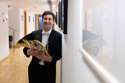 Antonio Lasheras, trompista de la Orquesta Sinfónica de Tenerife, lleva dos en la formación y es, junto a Estela, el músico más joven de la formación.