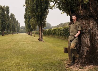 Una imagen de la campaña de la colección para hombre de Fendi para primavera / verano 2020.