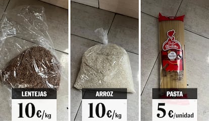 Alimentos conseguidos en un mercado informal en Gaza