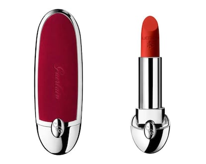 Guerlain ha reeditado para la ocasión su primer color de labios, inspirado en el arte lacado asiático y en los tonos marrón-rojizo que adornan su cultura. Precio: 250 euros