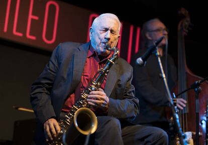El saxofonista Pedro Iturralde, en el concierto que dio el 2 de enero en la sala Galileo de Madrid.