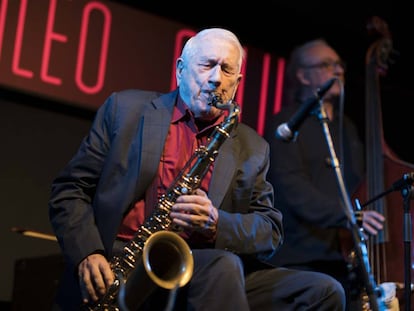 El saxofonista Pedro Iturralde, en un concierto de enero de 2019 en la sala Galileo de Madrid.