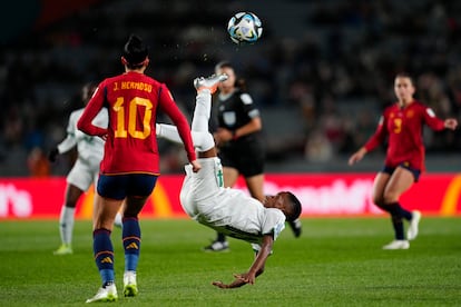 La jugadora africana Susan Banda, durante el partido ante España. 