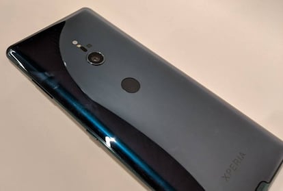 El Sony Xperia XZ3 está acabado en cristal permitiendo la carga inalámbrica