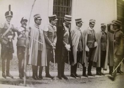 Grupo de oficiales de caballería italianos de los años treinta.