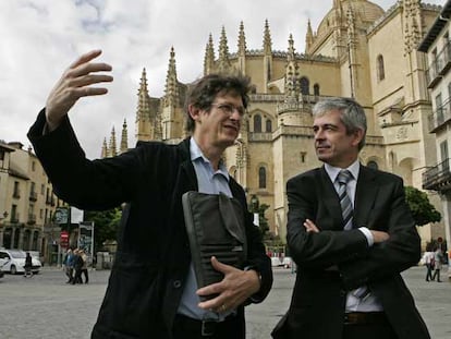 Alan Rusbridger, a la izquierda, y Javier Moreno, en Segovia.